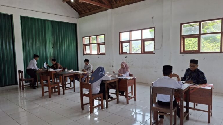 Hizbul Jiddi Wal Imtiyaz Kepanitiaan Ujian Awal Semester PP. Modern Al-Anwar.